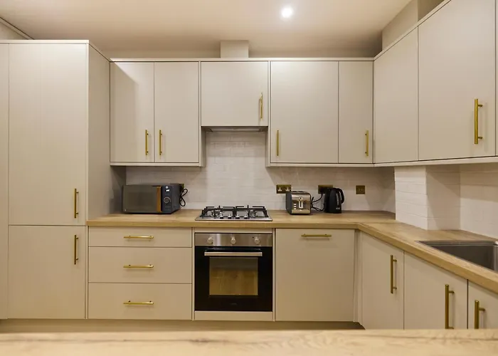 The Bayswater Gardens - Bright 3Bdr Home