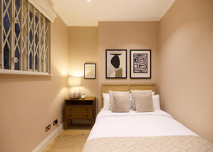 The Bayswater Gardens - Bright 3Bdr Home