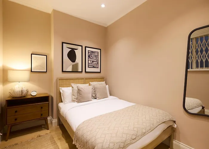 The Bayswater Gardens - Bright 3Bdr Home